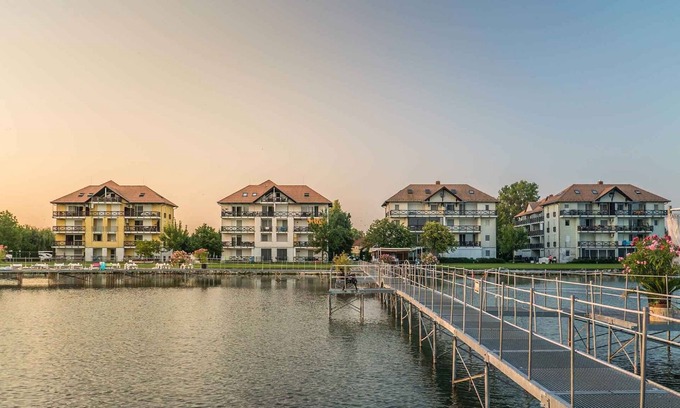 Balatonoszod Apartment | Holiday apartment right on the water with internet access and washing machine