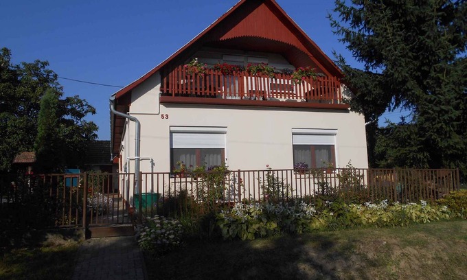 Balatonbereny Apartment | Holiday apartment with terrace and gazebo