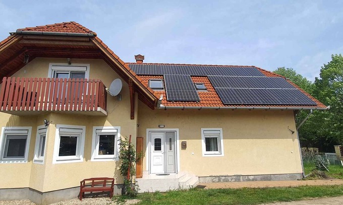 Balatonbereny Apartment | Holiday apartment only 500 m from Balaton, with air conditioning and WiFi