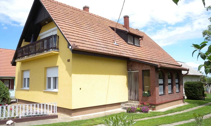 Balatonbereny Apartment | Holiday apartment with wifi and air conditioning