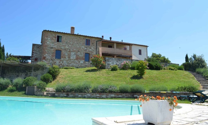 Bollano Apartment | Holiday apartment in the garden of an agri