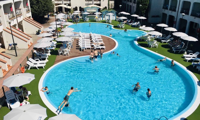 Lido di Spina Apartment | Holiday apartment with outdoor pool