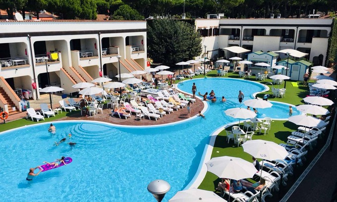 Lido di Spina Apartment | Holiday apartment with outdoor pool