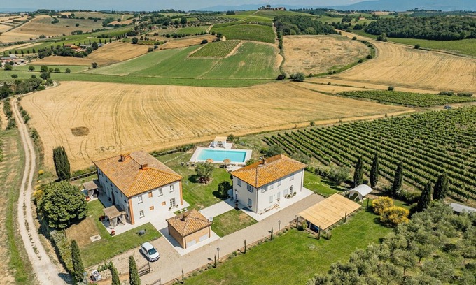 Valiano Apartment | Holiday Apartment "Lilla" with Shared Pool, Shared Garden & Wi-Fi