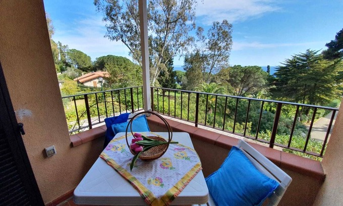 Capo D'arco Apartment | Holiday Apartment "Capo Arco Agrumeto" with Sea View, Pool & Balcony