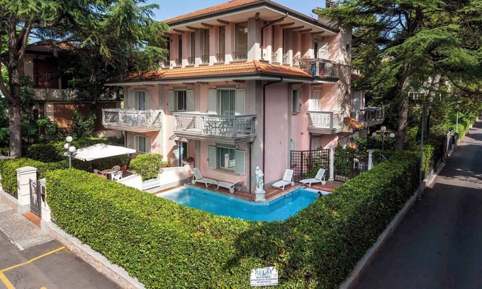 Alba Apartment | Holiday apartment on two floors with balcony and pool