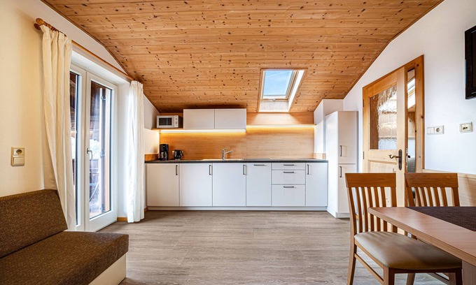 Lagundo Apartment | Holiday Apartment 'Rasnerhof Panorama' with Mountain View, Balcony & Wi-Fi