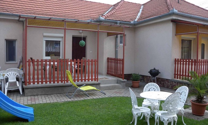 Siofok Apartment | Holiday apartment with barbecue and garden