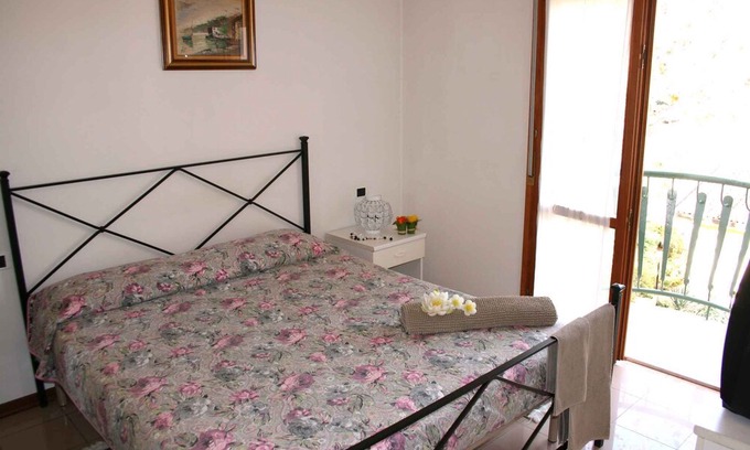 Fogliano Marina Apartment | Holiday apartment with balcony and internet