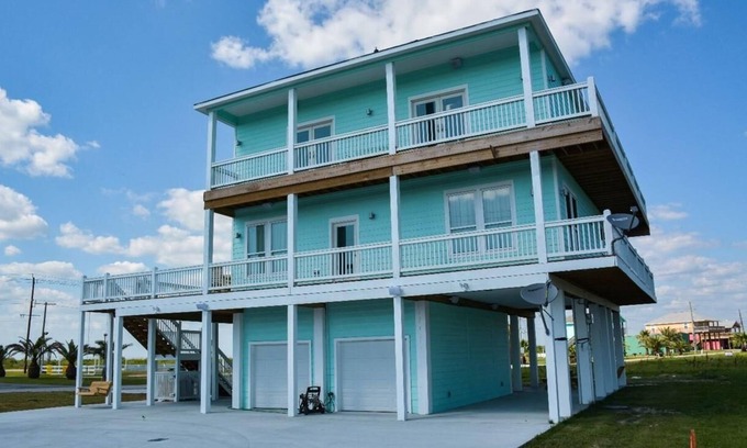 Crystal Beach Cabin | Holiday Beach Sunset - amazing "island breeze getaway" weekday & off-peak rates!