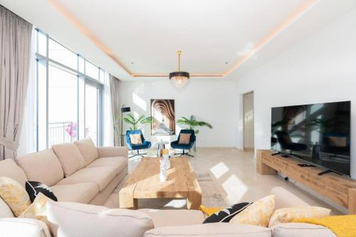 Dubai Apartment | Holiday Boulevard - Luxury 3BR Penthouse with Burj Khalifa and Creek Views