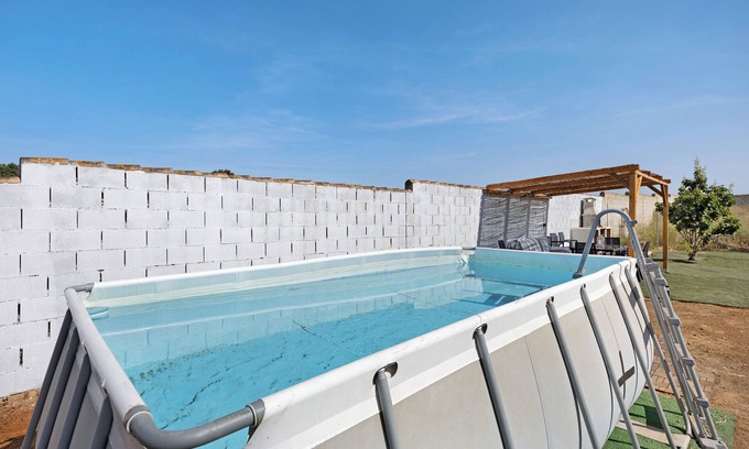 Chiclana de la Frontera House | Holiday Home 'Manoli' with Private Pool, Wi-Fi and Air Conditioning