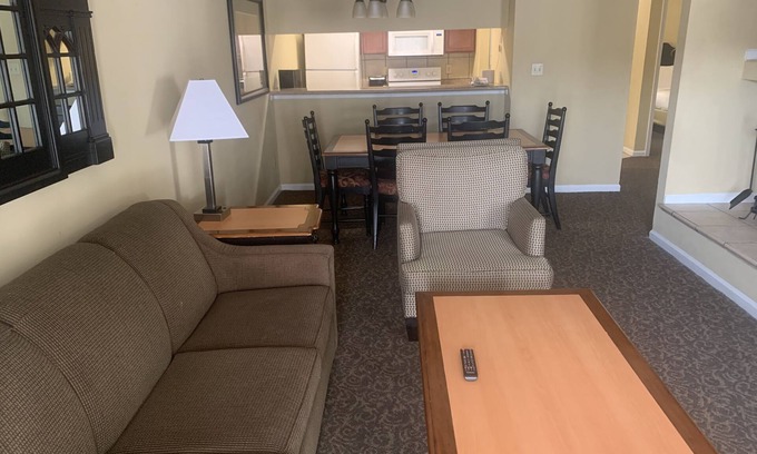 Berkeley House | Holiday Family Getaway. Townhouse 4BDR for 12. Big unit, BIG value.