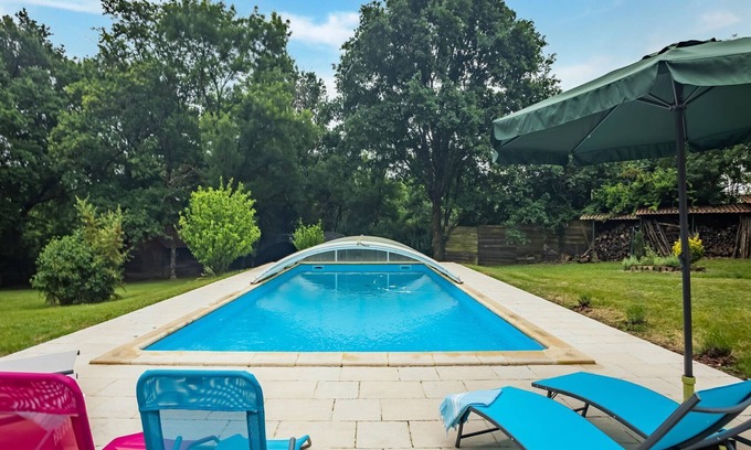 Villeneuve-sur-Lot House | Holiday Home with Roofed Swimming Pool