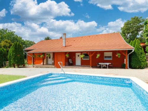 Balatonszarszo House | Holiday Home Brigi by Interhome