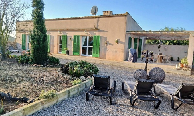Santa Margalida Ski Chalet | Holiday Home Casa Es Llobets in Sa Rapita