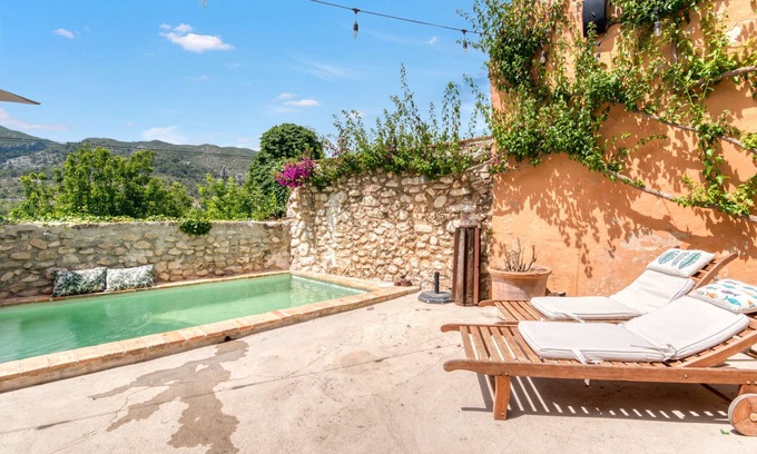 Beniali House | Holiday Home 'Ca la Pasita 26' with Pool, Mountain Views and Wi-Fi