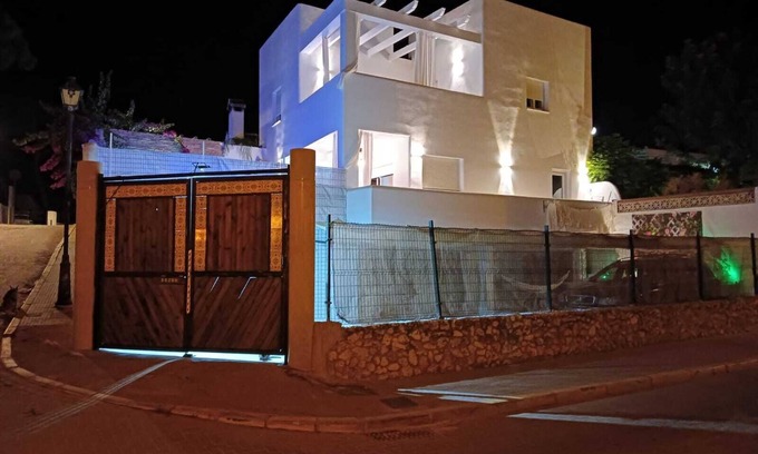 Punta Umbria House | Holiday Home 'Casa Alhamar' with Private Pool, Wi-Fi and Air Conditioning