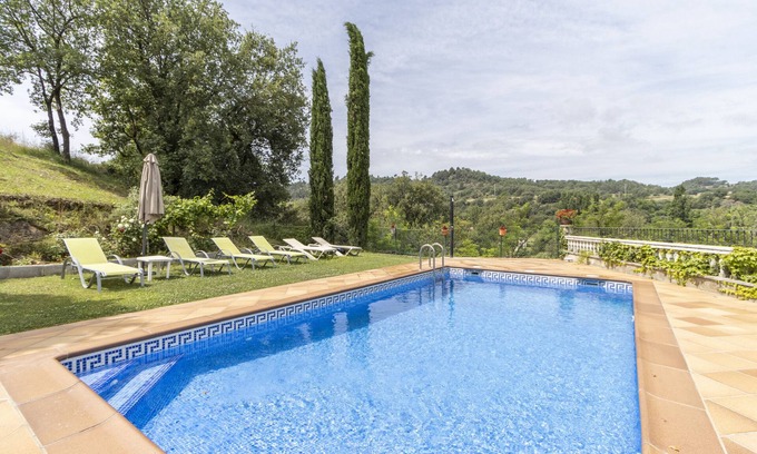 Olvan House | Holiday Home 'Casa La Granja' with Mountain View, Private Pool and Wi-Fi