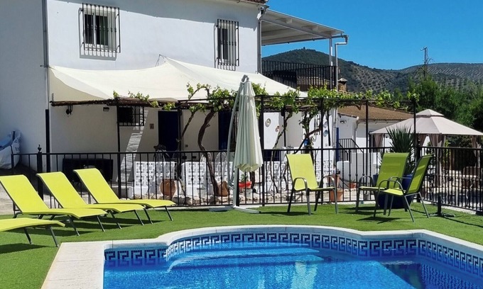 Algarinejo House | Holiday Home 'Casa Margarita' with Mountain View, Wi-Fi and Air Conditioning