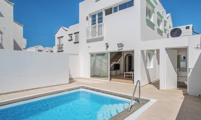 Tias House | Holiday Home ‘Casa Oasis’ with Pool, Wi-Fi, Air Conditioning & Terrace