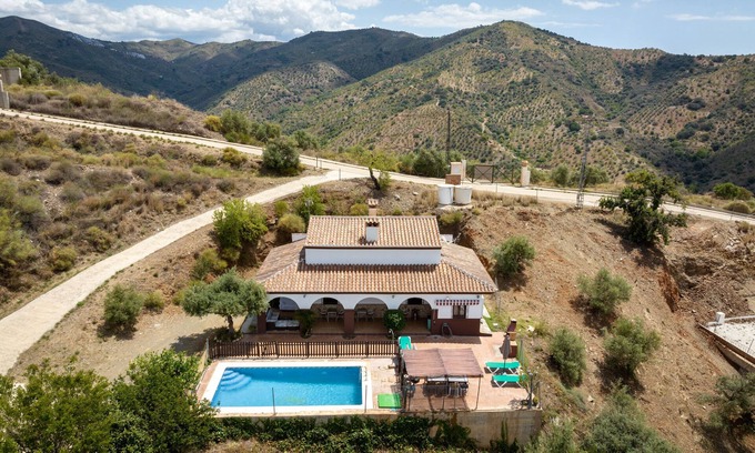 Totalan House | Holiday Home 'Casa Rural Los Hidalgos' with Sea View, Wi-Fi and Air Conditioning