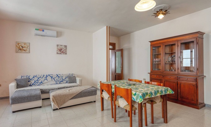 Casalabate House | Holiday Home 'Casa Vacanza Zia Candida' with Private Garden and Air Conditioning