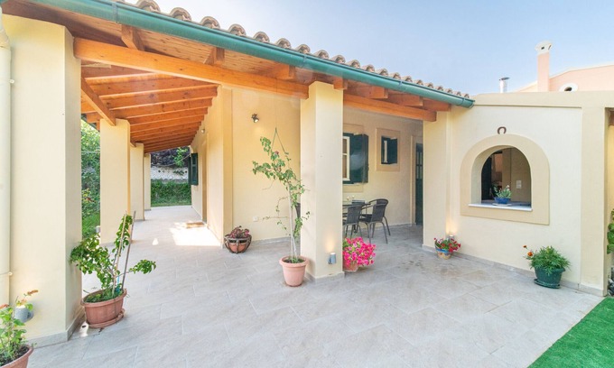 Corfu Town House | Holiday Home "Corfu House in River" with Garden & Wi-Fi