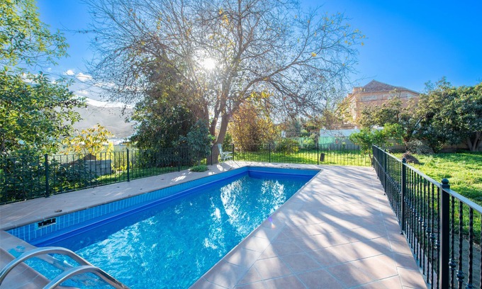 Orgiva House | Holiday Home 'Cortijo Cabra Montés' with Mountain View, Wi-Fi and Air Conditioning