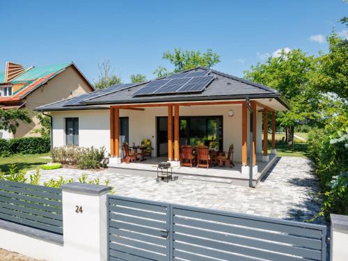 Balatonszarszo House | Holiday Home Daniel by Interhome