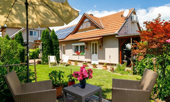 Balatonszemes House | Holiday Home Duetto by Interhome