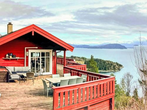 Tysnes House | Holiday Home Elistova by Interhome
