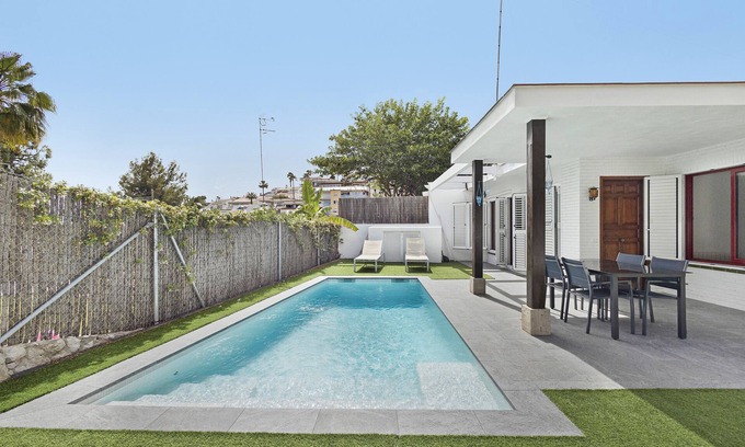 Vallpineda House | Holiday Home with Moutain View, Private Pool, A/C & WiFi