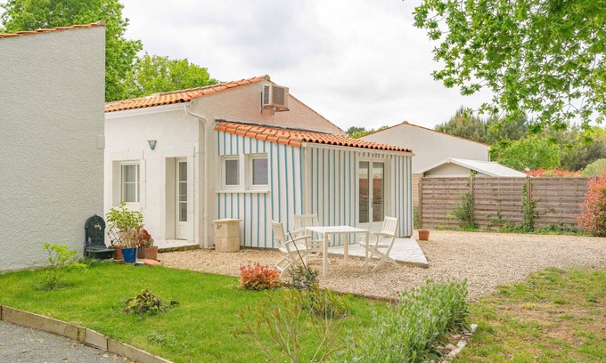 La Tremblade House | Holiday Home 'Gite Mer Et Terre' with Private Terrace, Wi-Fi and Air Conditioning