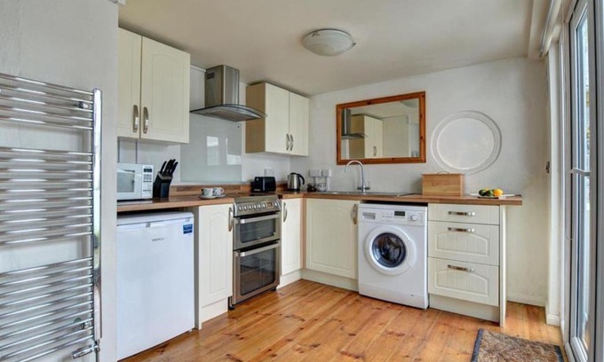 Treator House | Holiday Home Grove Place by Interhome