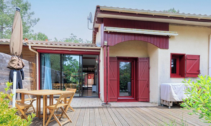 Moliets-et-Maa House | Holiday Home 'Home Sweet Home Moliets' with Shared Pool, Private Terrace and Wi-Fi