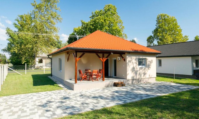 Balatonkeresztur House | Holiday Home Honey by Interhome
