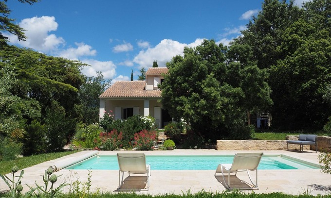 Villes-sur-Auzon House | Holiday Home in Villes-sur-Auzon with Pool