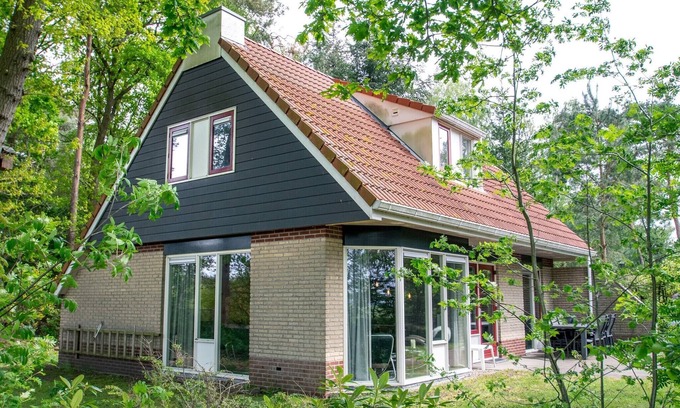 Lemele House | Holiday Home in Lemele near Nature Reserve