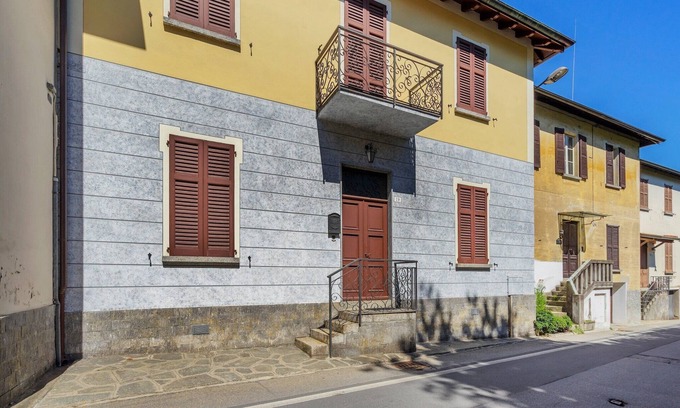 Meina House | Holiday Home in Meina