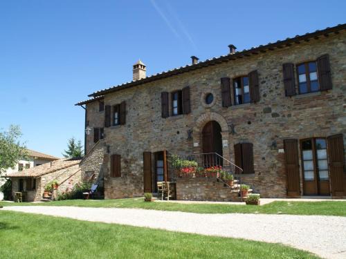 Montone House | Holiday Home in Montone with Pool & Garden
