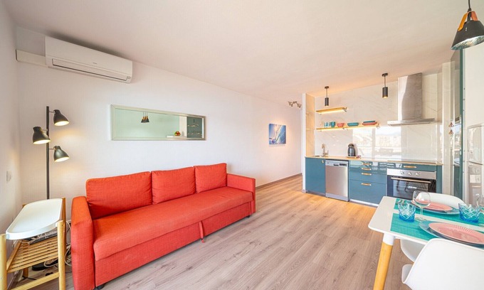 L'Escala Apartment | Holiday Home in Spain near Beach & Amusement Park