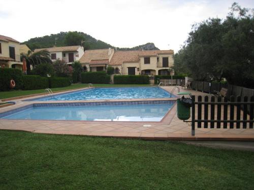 Torroella de Montgri House | Holiday Home in Torre Gran near Beach