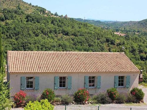 Chassagnes House | Holiday Home in Toulon with Pool & Beach Nearby