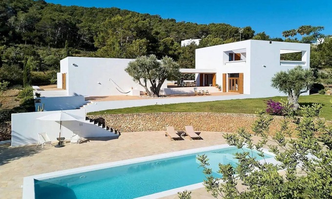 Sant Carles de Peralta Villa | Holiday home indoor heating