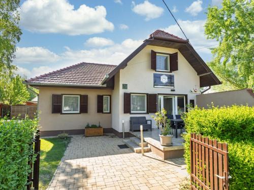 Balatonmariafurdo House | Holiday Home Iris by Interhome