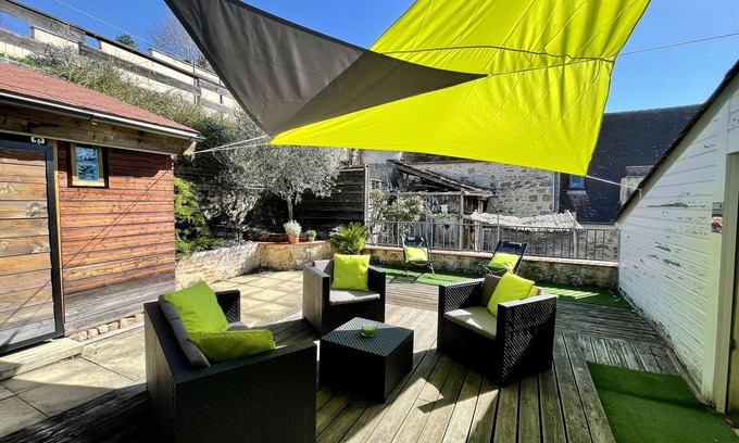 Saint-Cyprien House | Holiday Home 'La Cyprienne' with Private Terrace and Wi-Fi
