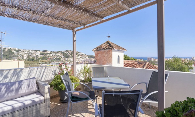 Almunecar House | Holiday Home 'La Casa Armoniosa' with Sea View, Wi-Fi and Air Conditioning
