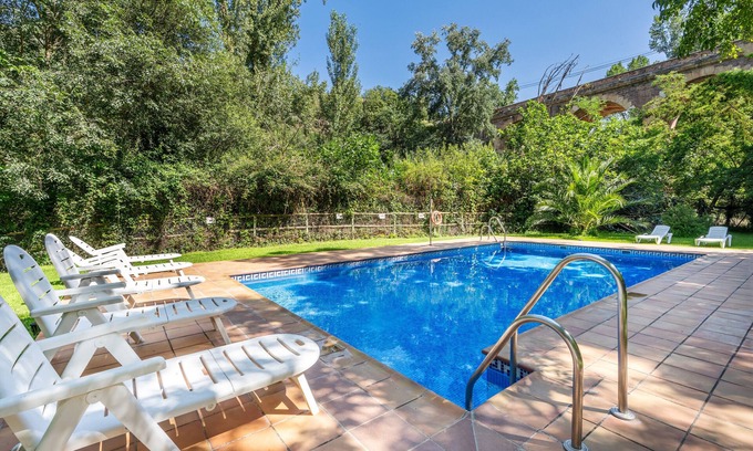Durcal Apartment | Holiday Home 'La Poza' with Lake View, Wi-Fi and Air Conditioning