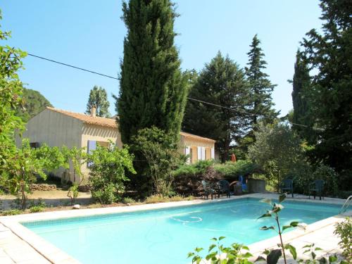 Tresques House | Holiday Home La Rouveyrolle by Interhome